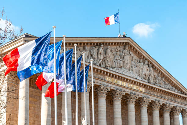 Pour la première fois, la France adopte une résolution des forces d'extrême droite / istockphoto