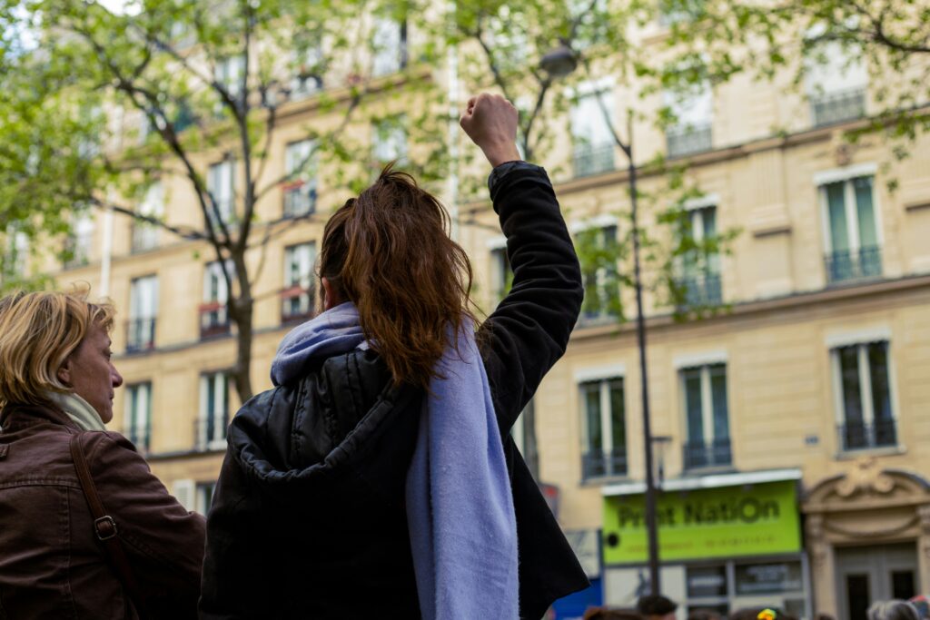 Violences faites aux femmes : en France, un “violentomètre” apparaît sur les sacs de pain / unsplash