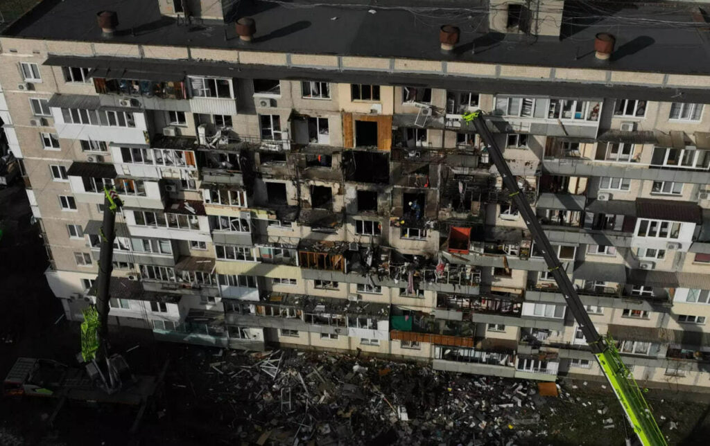 La France condamne fermement la frappe massive russe contre Kyiv / Service national des situations d'urgence de l'Ukraine