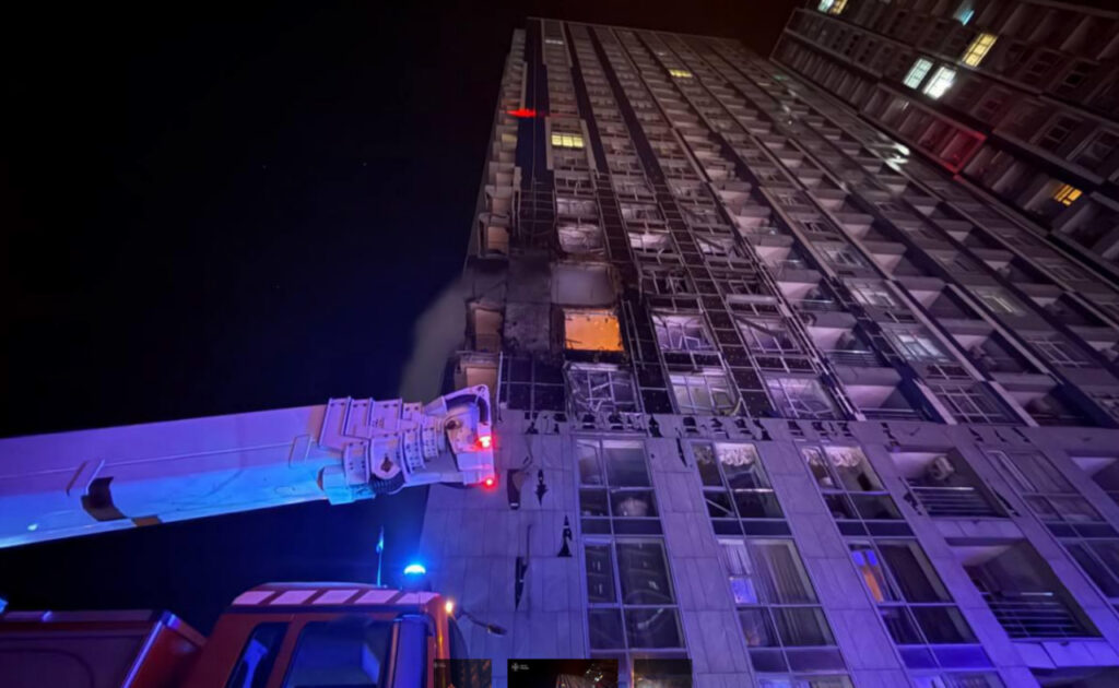 Nouvelle étape d’escalade : l’attaque nocturne de la Russie sur Kyiv et ses conséquences / Service d’État ukrainien des situations d’urgence