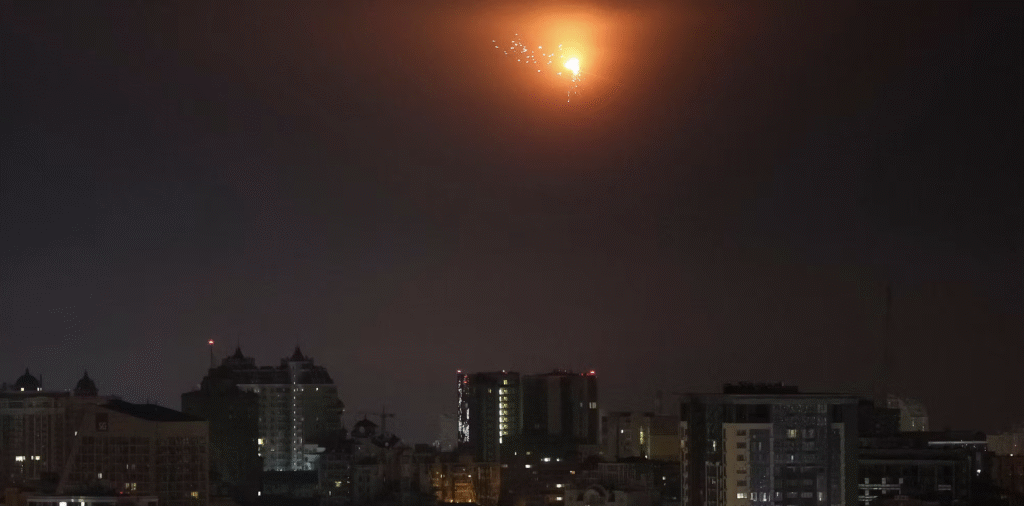 Moscou frappe Kiev : la ville secouée par de fortes explosions / Reuters