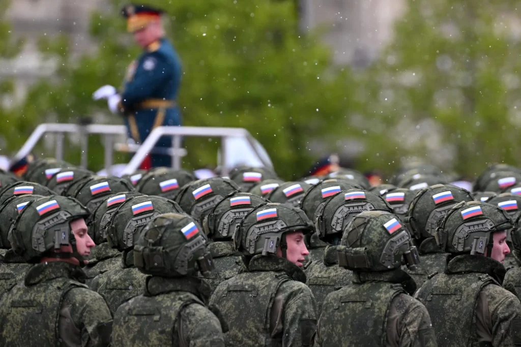 Guerre totale : la Russie lance 1 600 drones, 1 200 bombes, 70 missiles en une semaine / La Croix