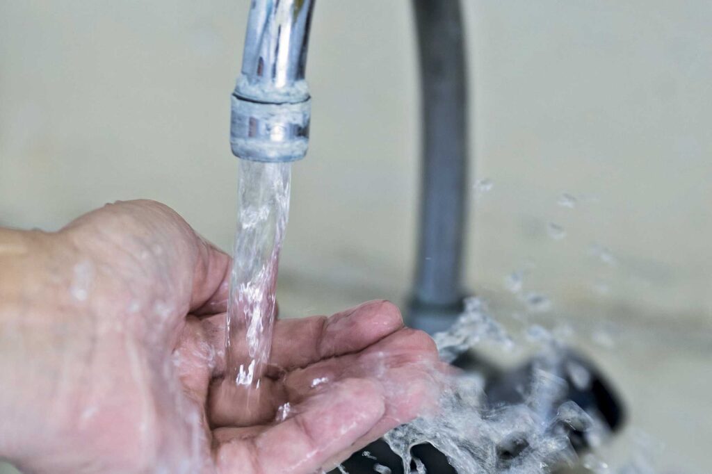 Eau potable menacée : les collectivités dénoncent le retrait des syndicats agricoles / Paris Match