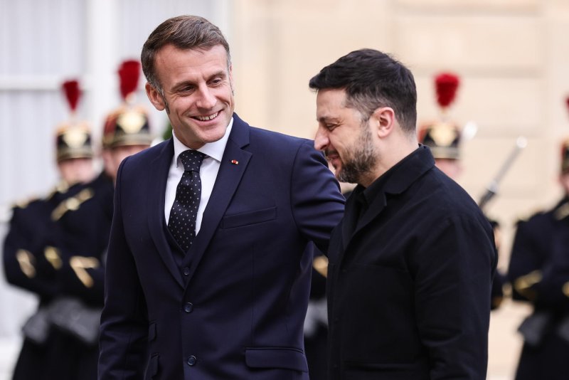 À l’Élysée, Macron et Zelensky sonnent l’alarme : « La Russie continue de tuer » / UPI