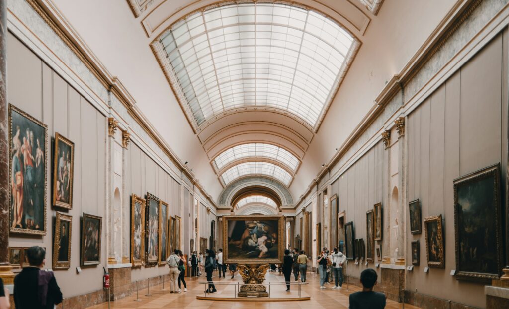 Fuite d’eau au Louvre : 300 à 400 ouvrages d’égyptologie endommagés / unsplash