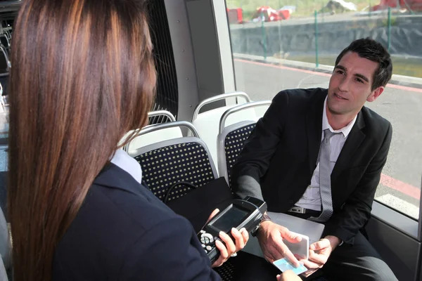 Contrôleurs des transports : les caméras-piétons entrent enfin en service / depositphotos