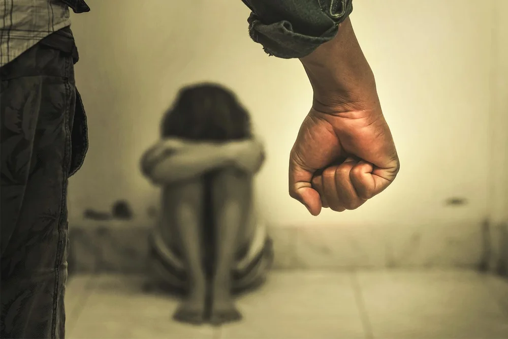 « Tu dis pas à ta maman » : un animateur jugé pour des faits sur 13 enfants / KLE