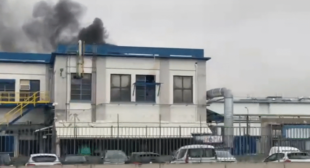 Explosion dans une usine chimique près de Lyon : l’incendie maîtrisé, aucune menace de toxicité / France Info