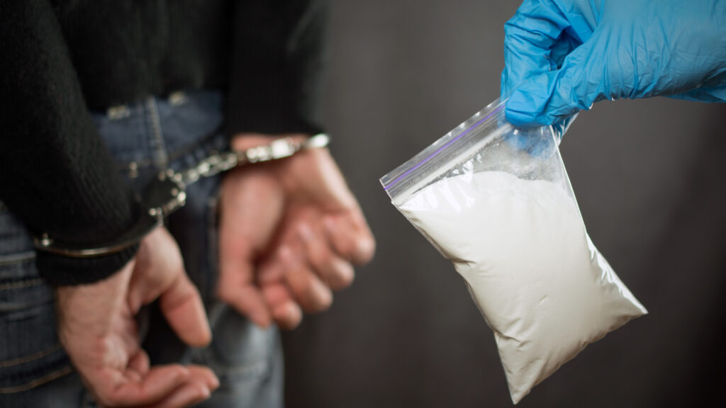 1,1 million de consommateurs : la France submergée par “la poudre blanche” / Mesinfos.fr