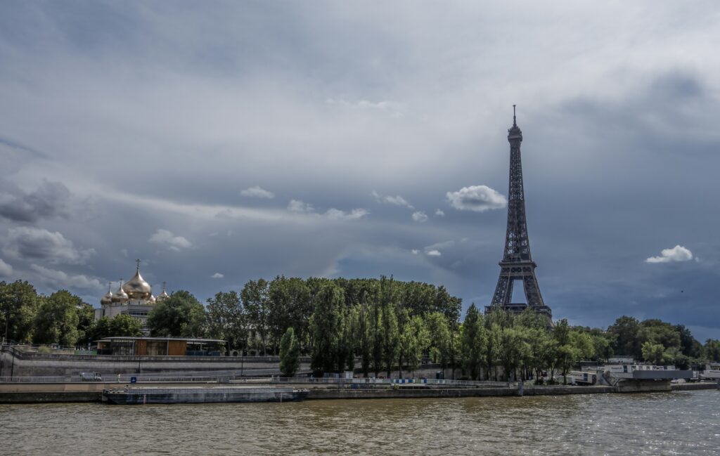 Paris exige des explications : la France soupçonne un éventuel détournement de fonds européens au profit de structures influencées par le Hamas / unsplash