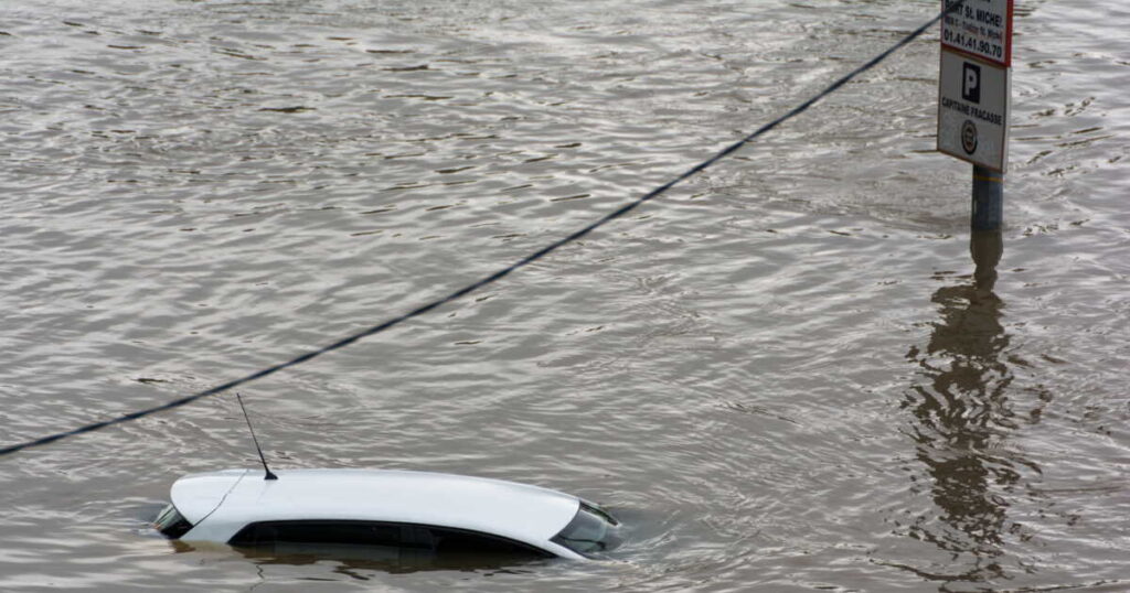 Drame à Puteaux : un couple meurt noyé après la chute de sa voiture dans la Seine / Femme Actuelle