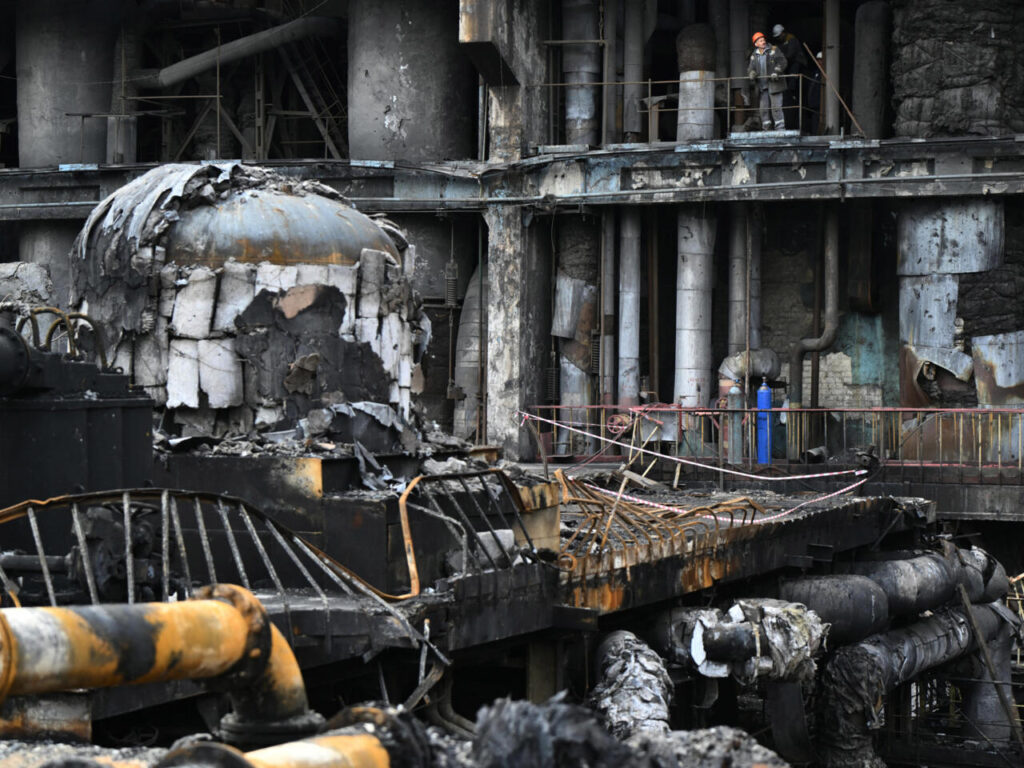 Black-out, froid, urgence : l’Ukraine répare jour et nuit / France 24