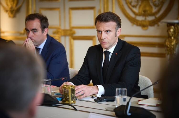 La France renonce à Zoom et Teams dans le secteur public / depositphotos