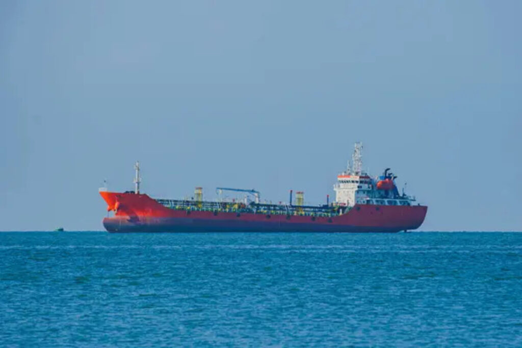 La France intercepte un pétrolier russe en Méditerranée / depositphotos