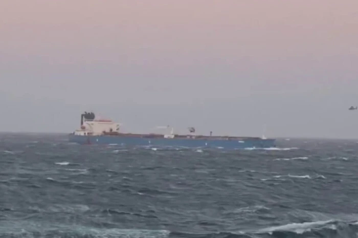 La France a dirigé vers son port un pétrolier de la " flotte fantôme " russe / Reuters