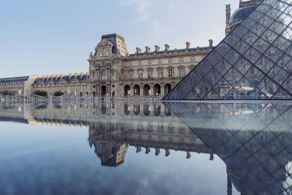 Casse du Louvre : des vidéos inédites dévoilées à la télévision, le mystère des joyaux persiste / unsplash