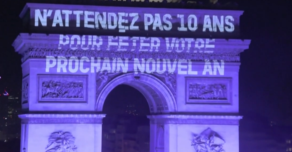 Sécurité routière : un message fort projeté sur l’Arc de Triomphe pour le réveillon / Le Parisien
