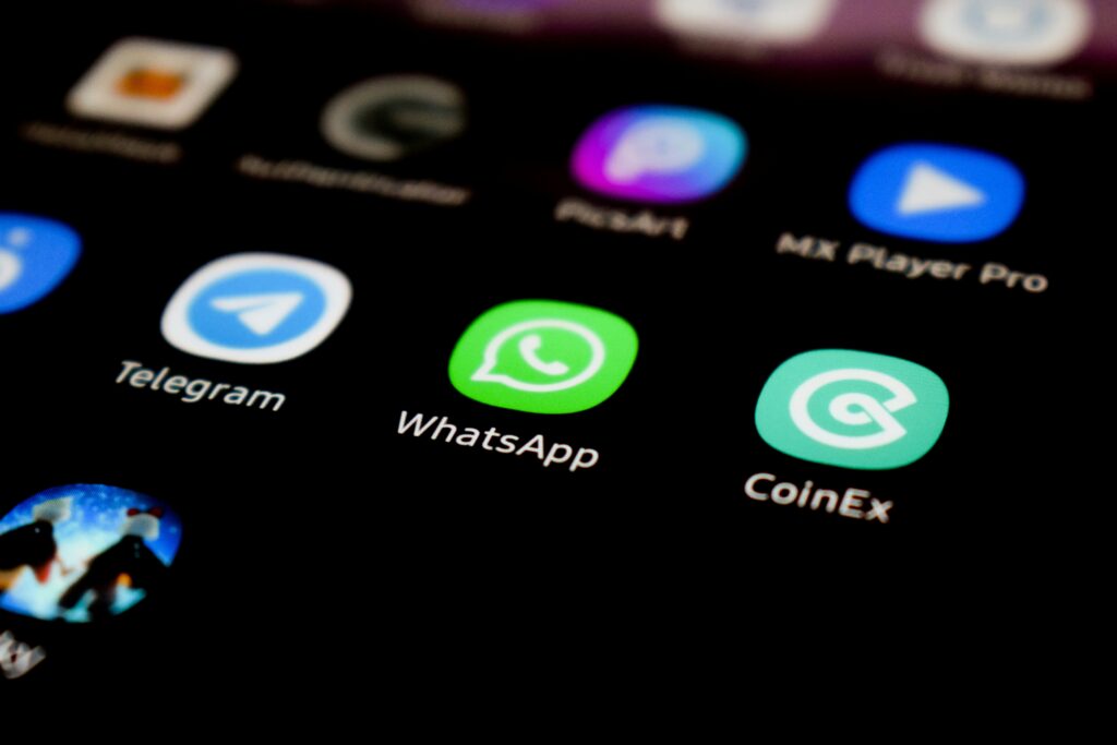 Plainte contre Meta : WhatsApp soupçonné de confidentialité fictive / unsplash