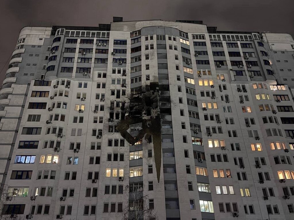 Attaque massive de la Russie contre Kyiv : des missiles, des drones et des dizaines de victimes civiles / Service national des situations d'urgence