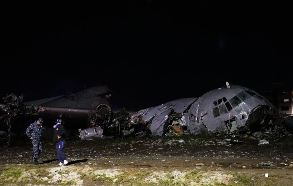 Au moins 20 morts dans l'accident d'un avion militaire qui transportait des billets de banque en Bolivie / BFM
