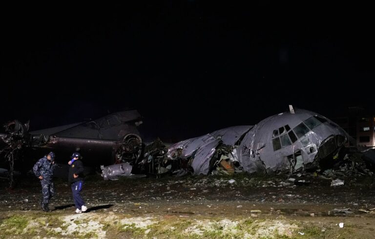 Au moins 20 morts dans l'accident d'un avion militaire qui transportait des billets de banque en Bolivie / BFM