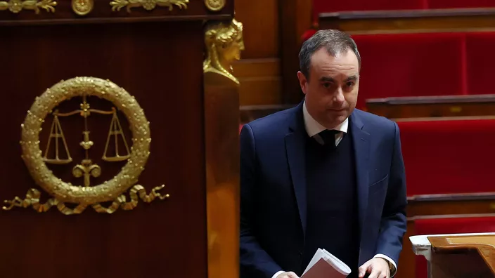 Budget 2026 : impôts, colis taxés, pourboires sous pression — la France sous choc fiscal / Le Figaro