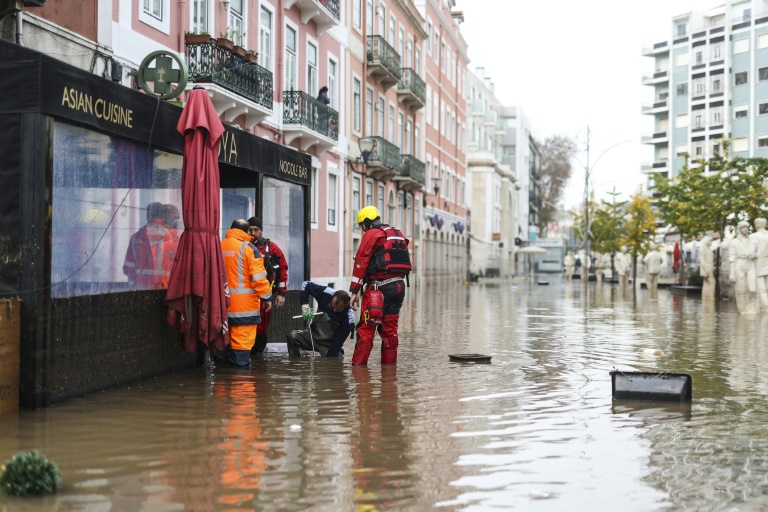 Crues imminentes : le Portugal en état d'urgence face à Leonardo / Science et Avenir