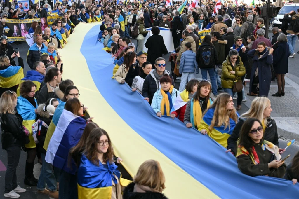 Paris soutient l’Ukraine : marche ukrainienne pour le quatrième anniversaire de la guerre / AFP