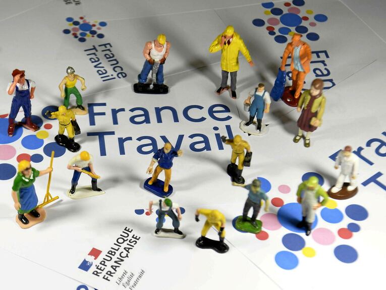 Macron et le plein-emploi : la promesse envolée ! / Le Point