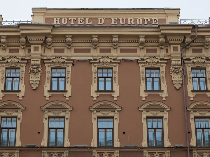 Luxe et responsabilité : le cas complexe de LVMH en Russie / The Insider