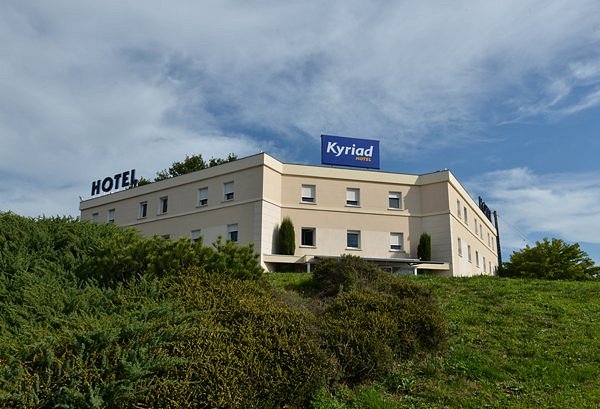 Louvre Hôtels : le géant chinois contre-attaque en France ! / BFM