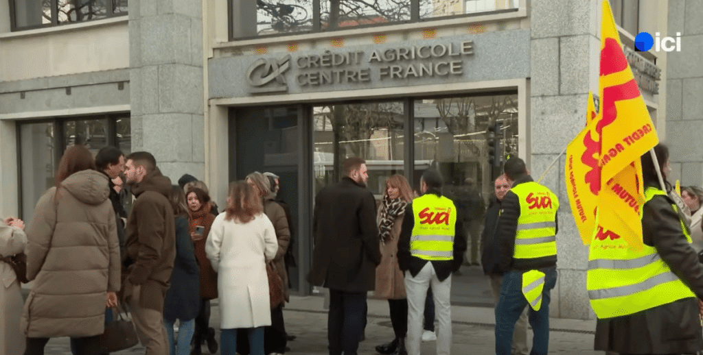 Résultats record, suppressions d'emplois : la face cachée des profits bancaires / SNECA