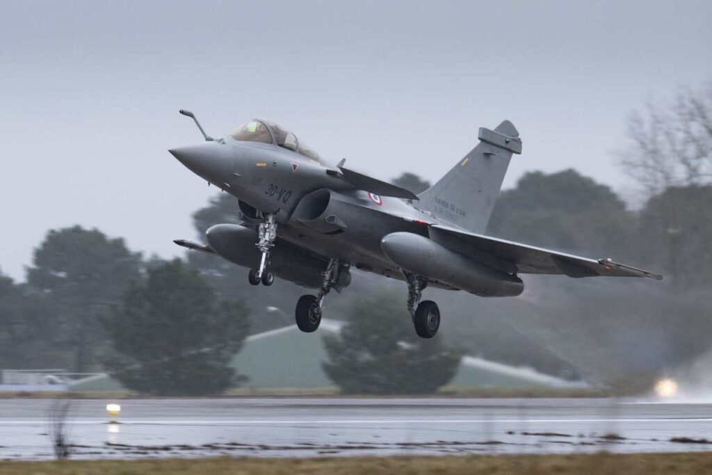 La France arrête un employé de Dassault soupçonné d’espionnage sur les Rafale / Armée de l’Air et de l’Espace