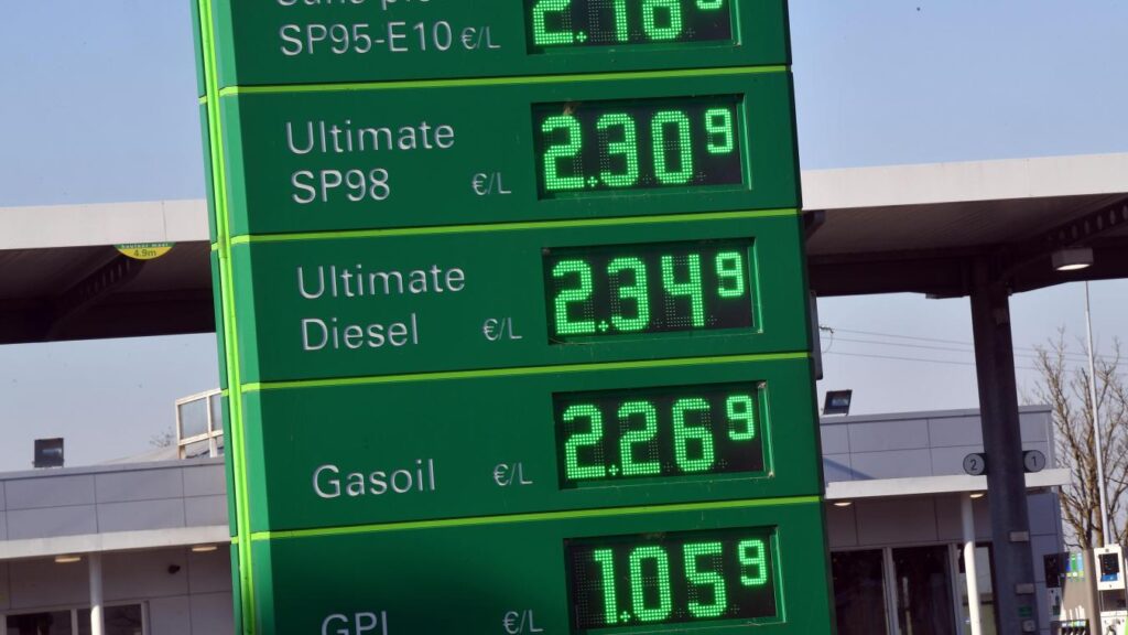 Carburants : la ministre alerte sur une hausse imminente des prix / La Voix du Nord