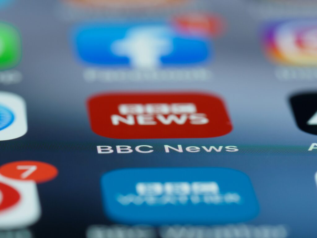 La BBC conteste la plainte de 10 milliards de dollars de Trump pour montage de son discours / unsplash