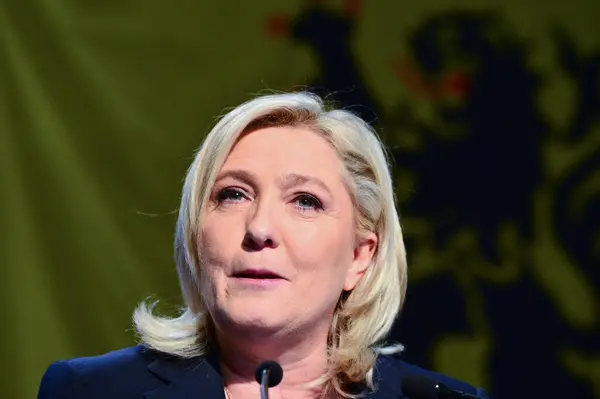 Le Pen soutient Orbán : le vecteur pro-russe de l’extrême droite en France s’accentue ? / depositphotos