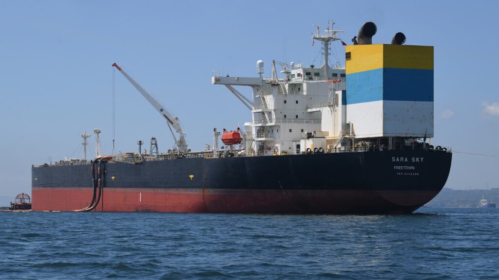 Essence : la Russie ferme le robinet et fait trembler les marchés / BFM