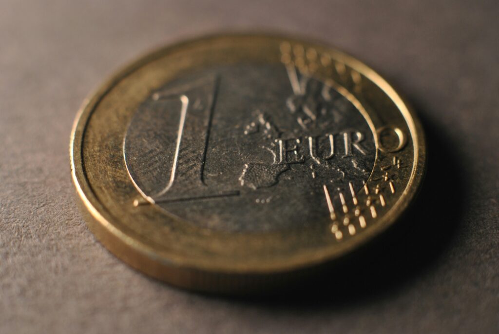 L’euro sous pression : l’escalade au Moyen-Orient renforce le dollar / unsplash