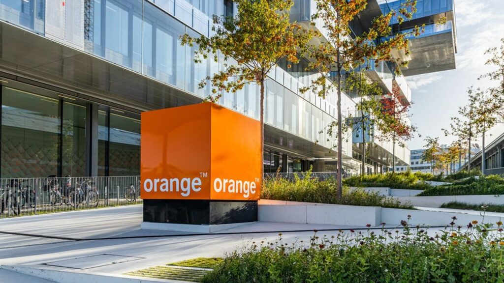 Orange: Pour racheter SFR, Orange, Bouygues et Iliad relèvent nettement leur offre / Les Échos