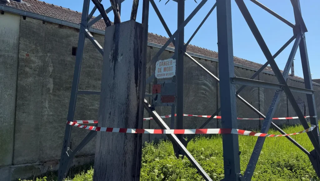 Incendies massifs dans les infrastructures électriques en France : des milliers de foyers privés d’électricité / ici