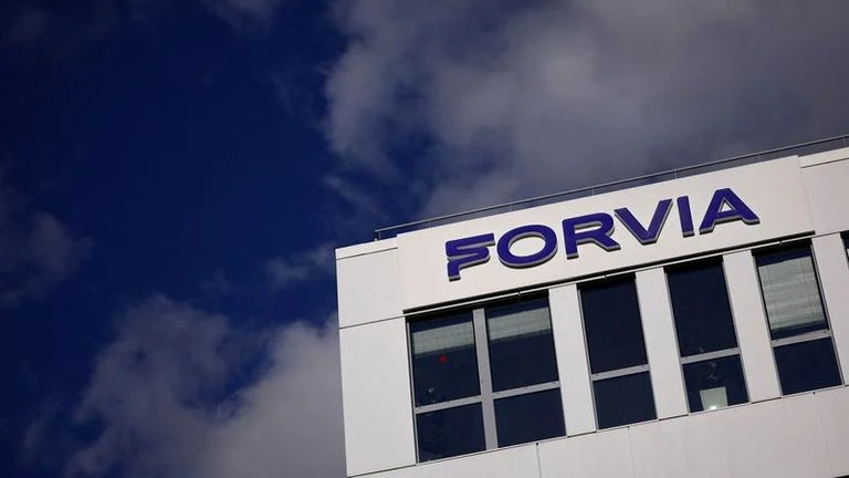 Forvia vend sa division stratégique pour réduire dette et se recentrer / Zone Bourse