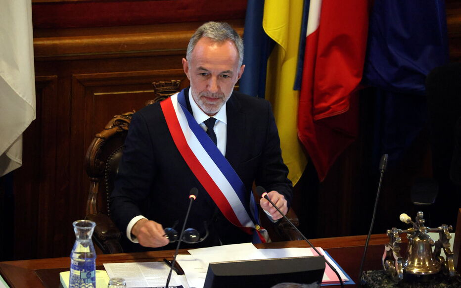 À Paris, l’installation de caméras dans les écoles fait débat : les autorités hésitent / LP