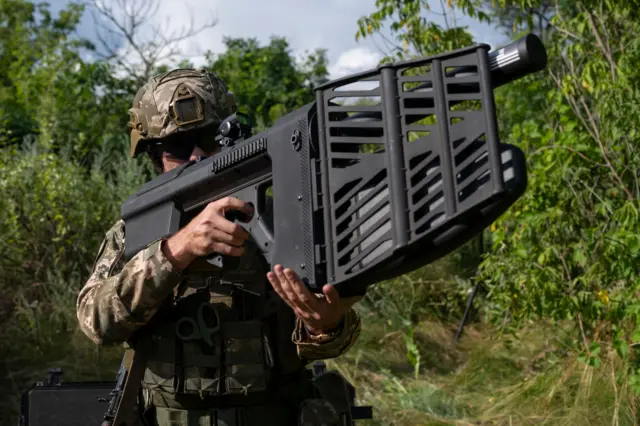 Kalachnikov lance une arme anti-drones contre l’Ukraine / BBC
