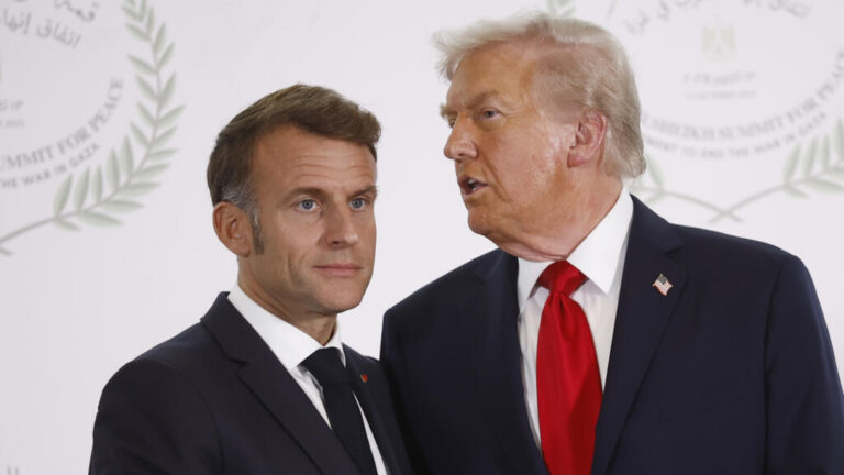 Macron s’entretient avec Trump : la France appelle à rouvrir le détroit d’Ormuz / AP