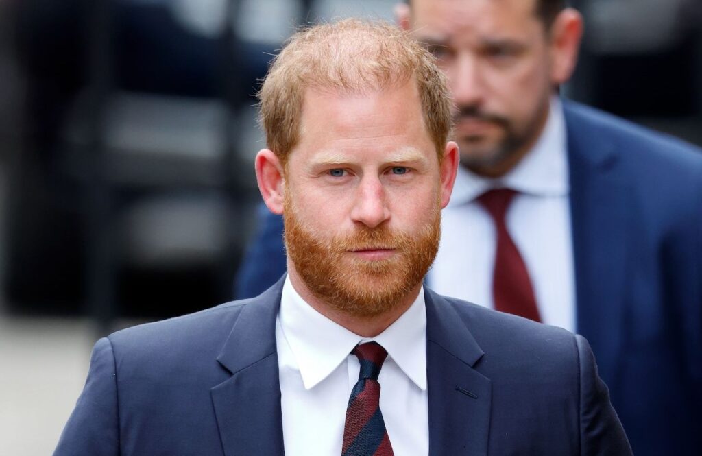 À Kyiv, le Price Harry veut rappeler la guerre et ses horreurs / ELLE