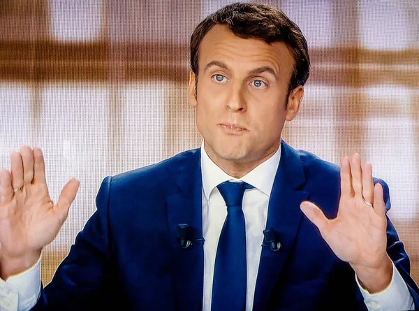 Macron se prépare à la fin de sa carrière : il promet de quitter la politique après 2027 / depositphotos