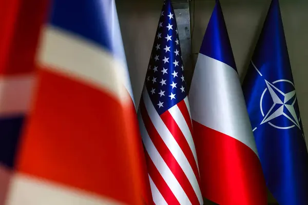 Crise de confiance au sein de l’OTAN : l’Europe réagit de plus en plus fermement aux signaux venus des États-Unis / depositphotos