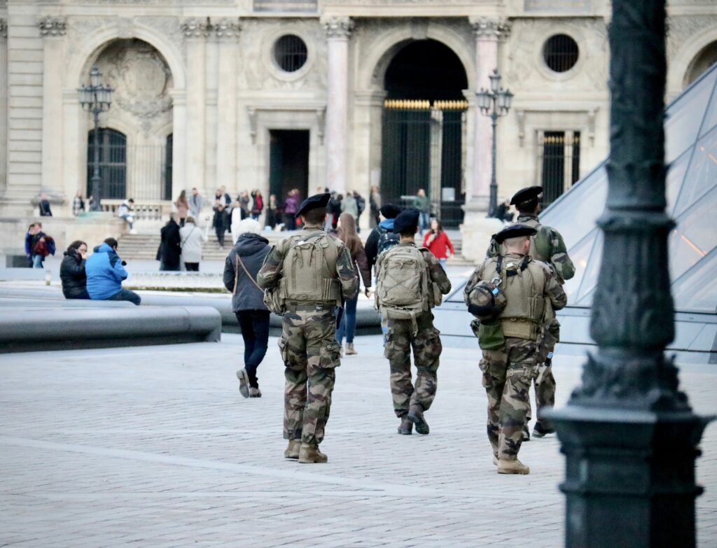 La France enregistre un excédent de candidats au service militaire volontaire : il y a plus de candidatures que de places disponibles / unsplash