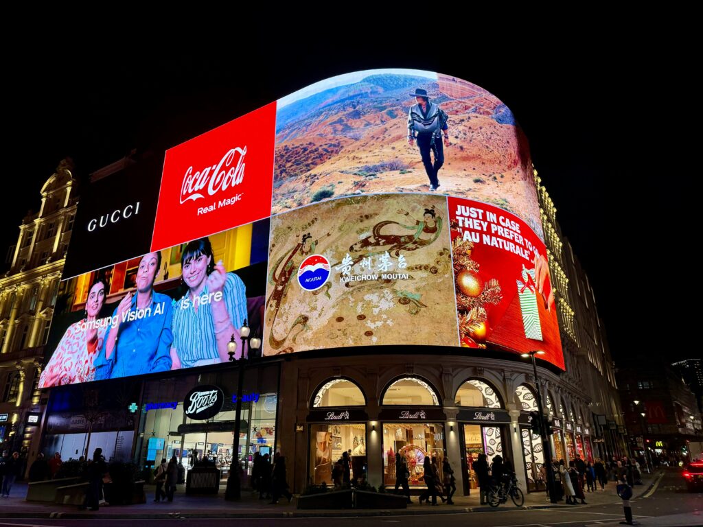 La guerre au Moyen-Orient frappe les entreprises mondiales : le luxe, la tech et la publicité sous pression / unsplash