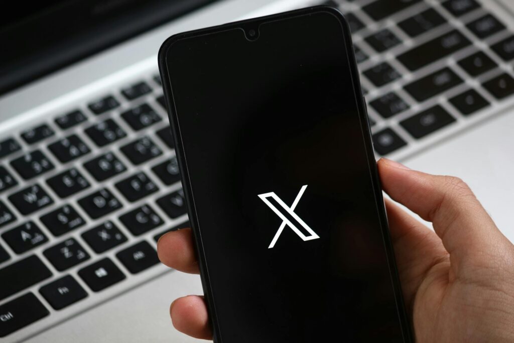 Réseaux sociaux : X décroche dans l’accès à l’information / BFMTV